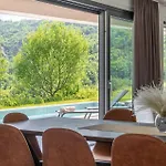 Feriehus Stunning In Glavanovici