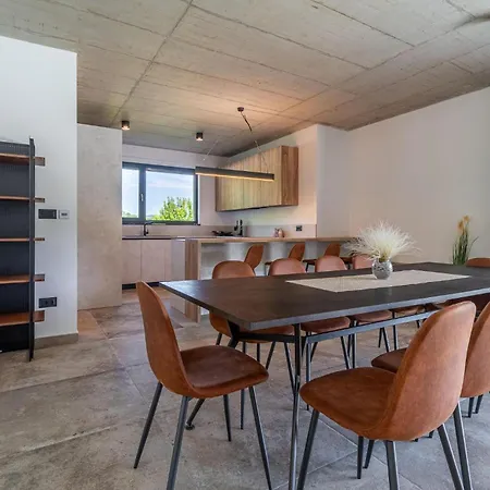 Cozy In Glavanovici Ferienhaus *