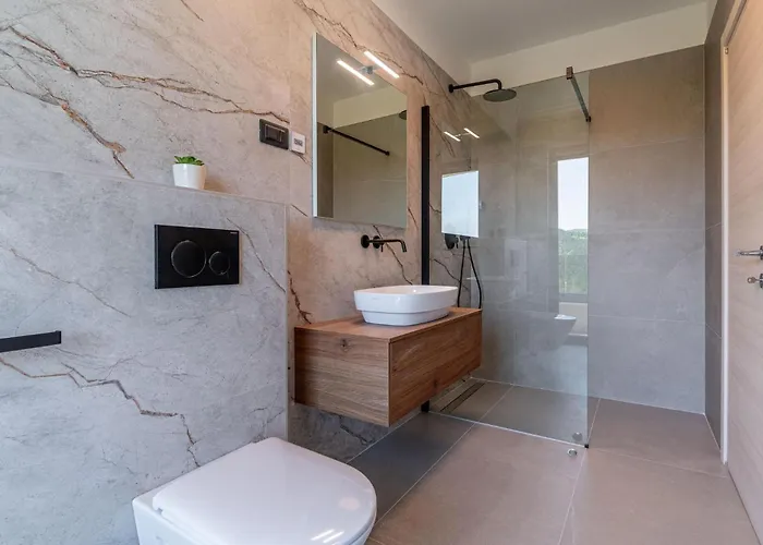 Cozy In Glavanovici Ferienhaus